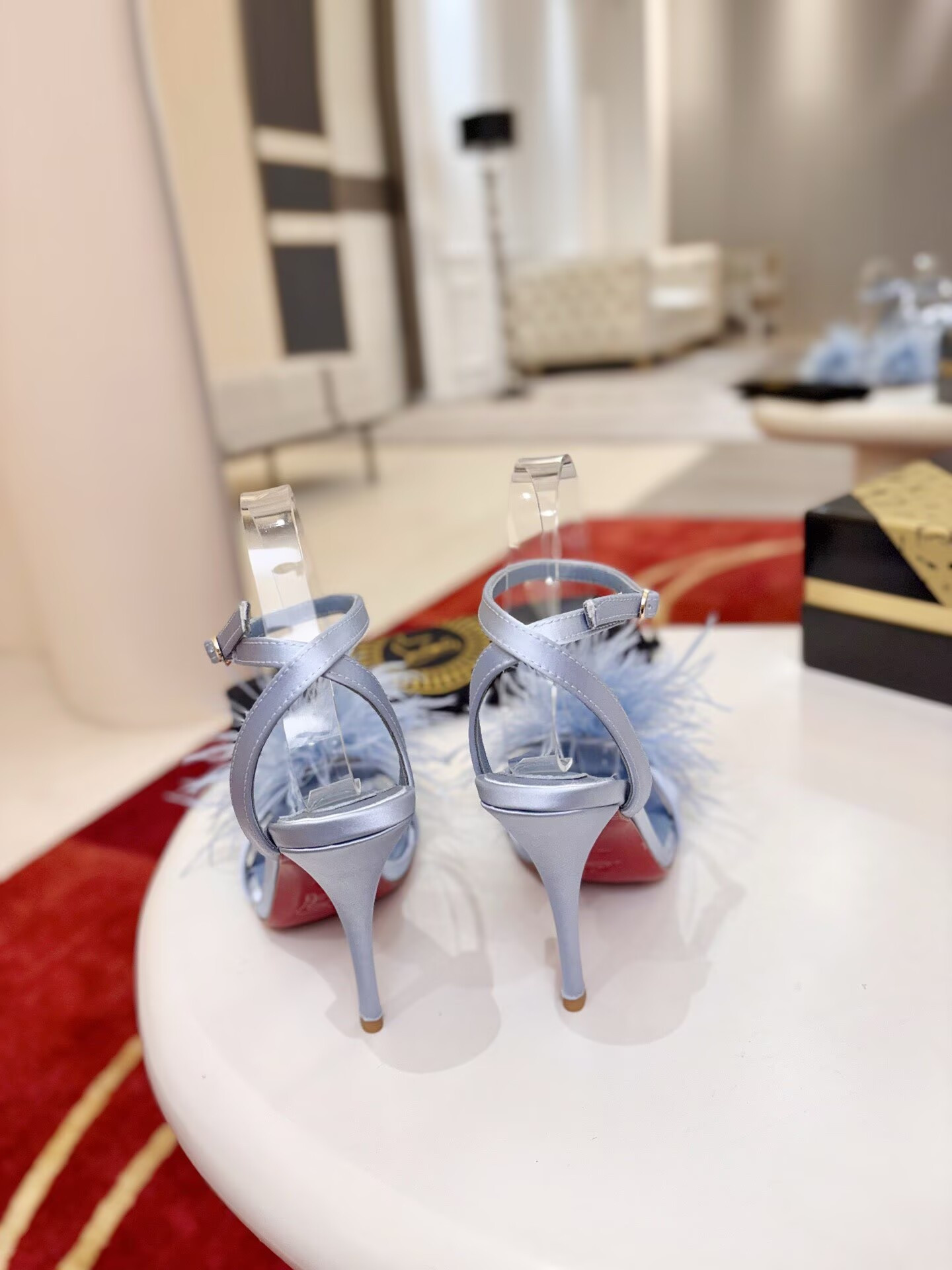 ua Chr1st1an louboutin patapompom sandals
