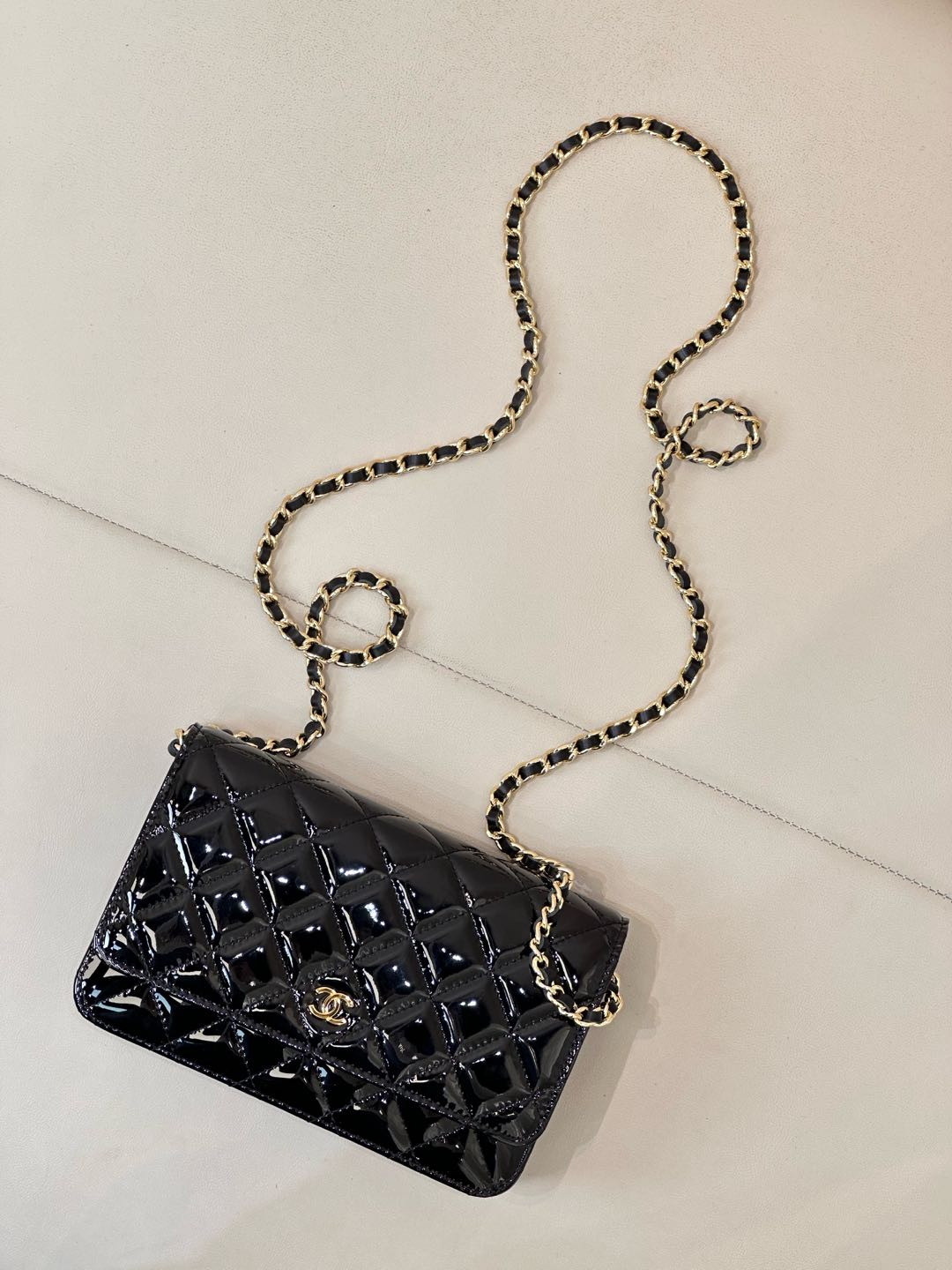 Ch**el woc classic wallet on chain 13x19x3cm
