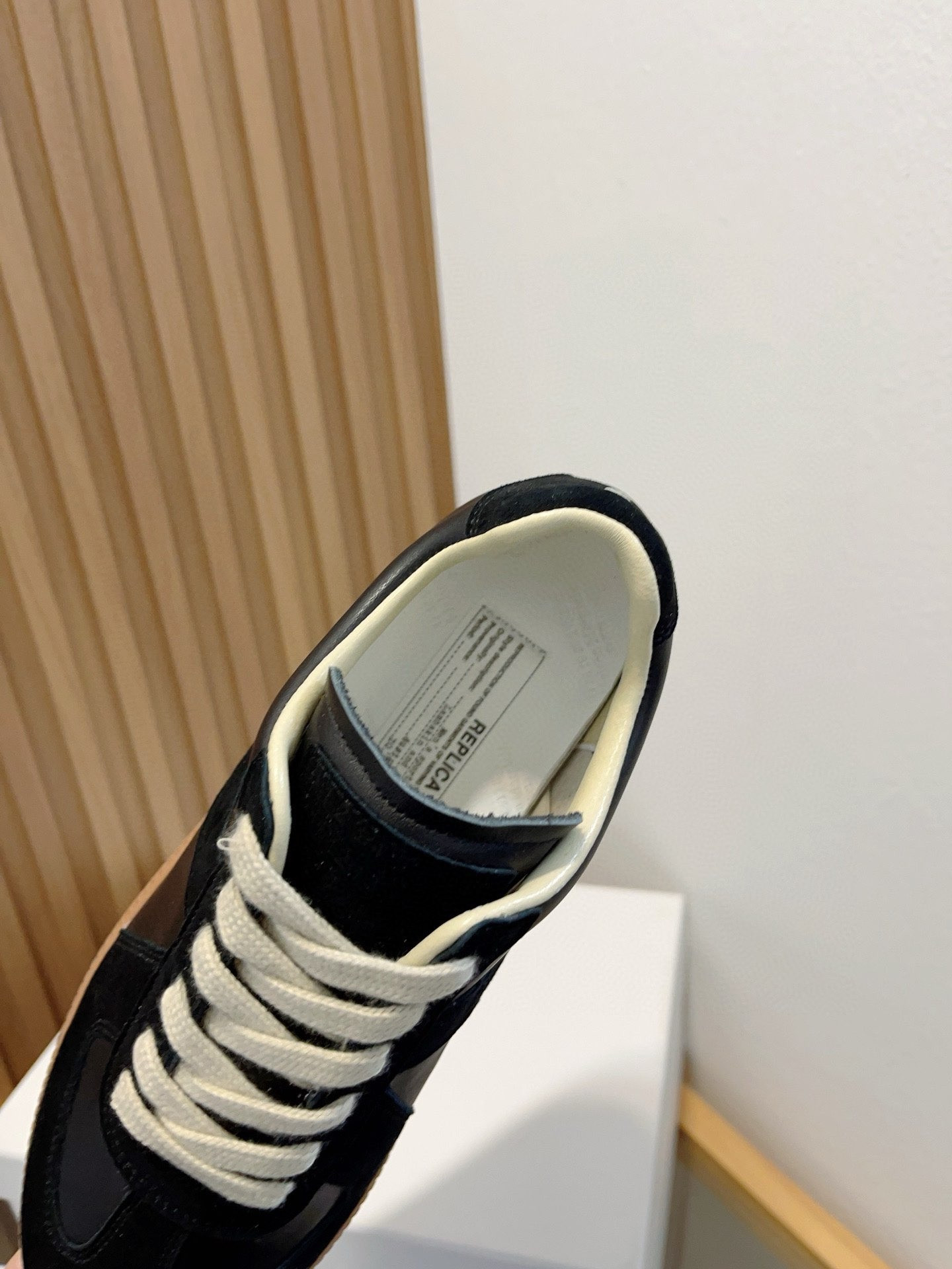 ua ma1s0n Marg*e1a mm6 black sneakers