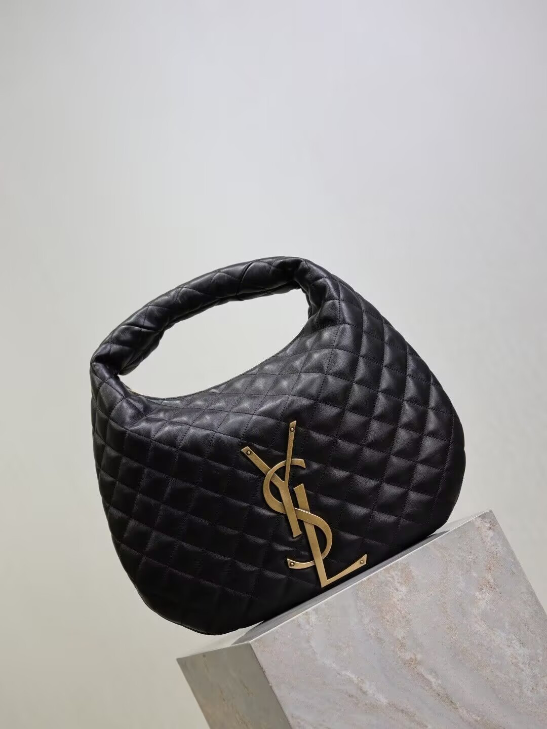 Y51 ICARE Hobo In Quilted Nappa 42x30x4cm