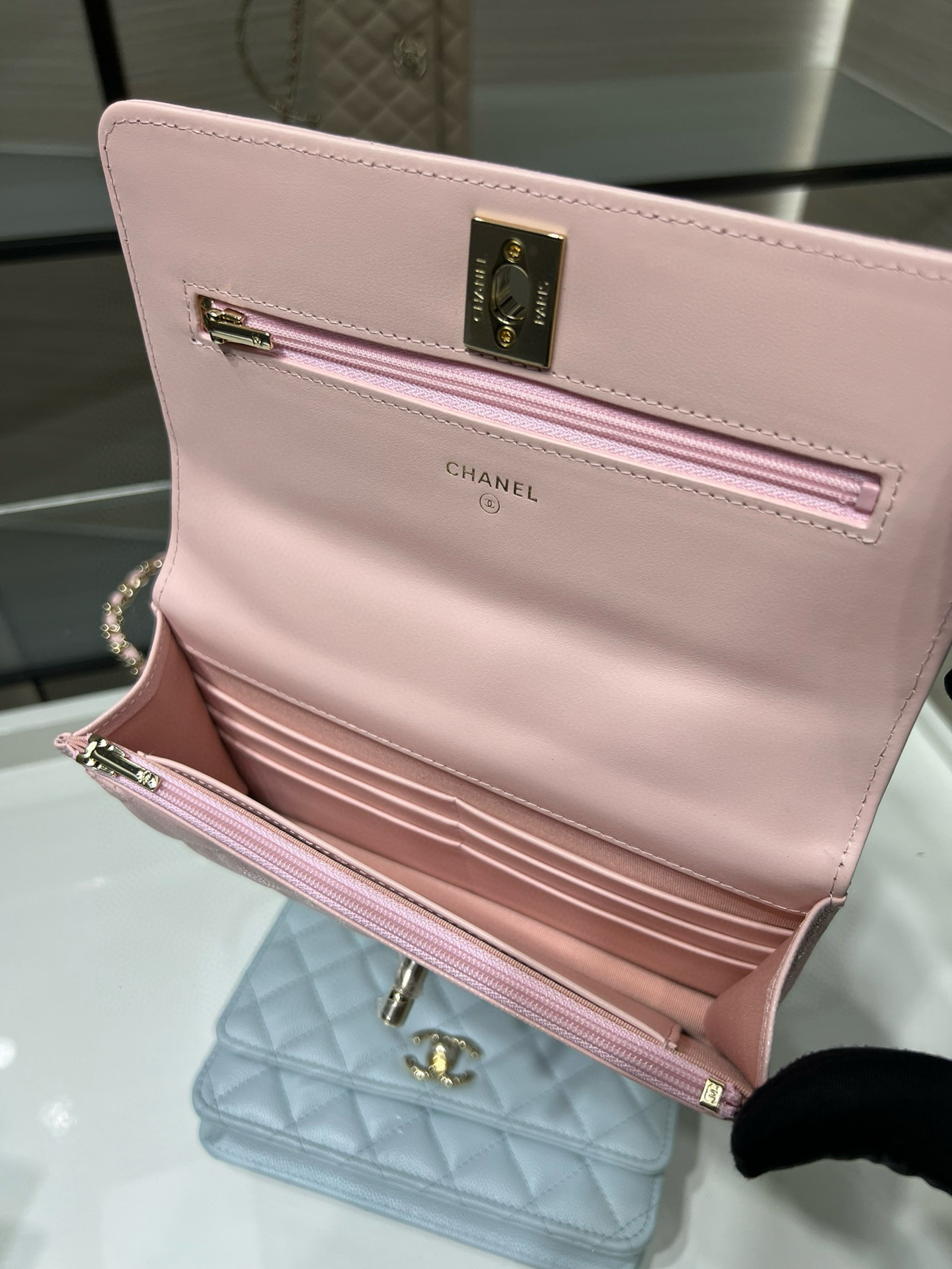 Ch**el clutch with chain ap4579 19x12x3.5cm