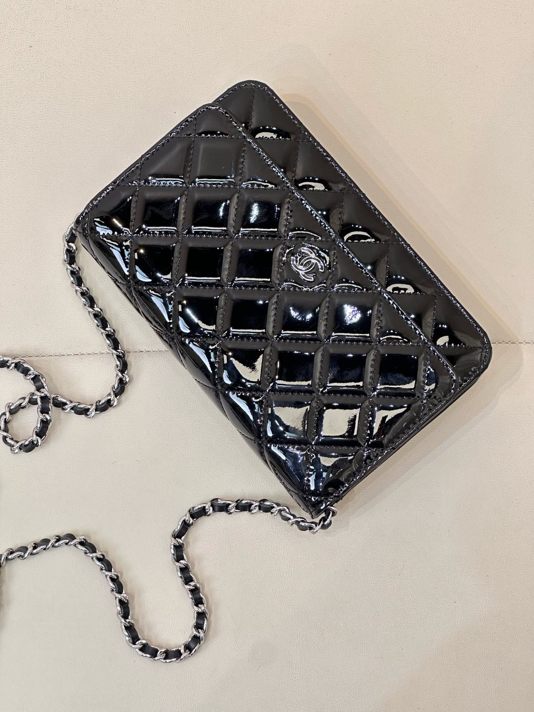 Ch**el woc classic wallet on chain 13x19x3cm