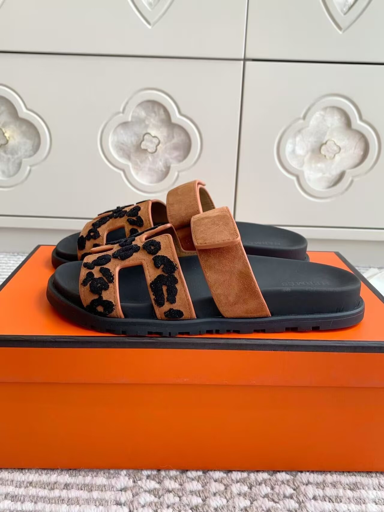 UA H**me5 Chypre Sandal