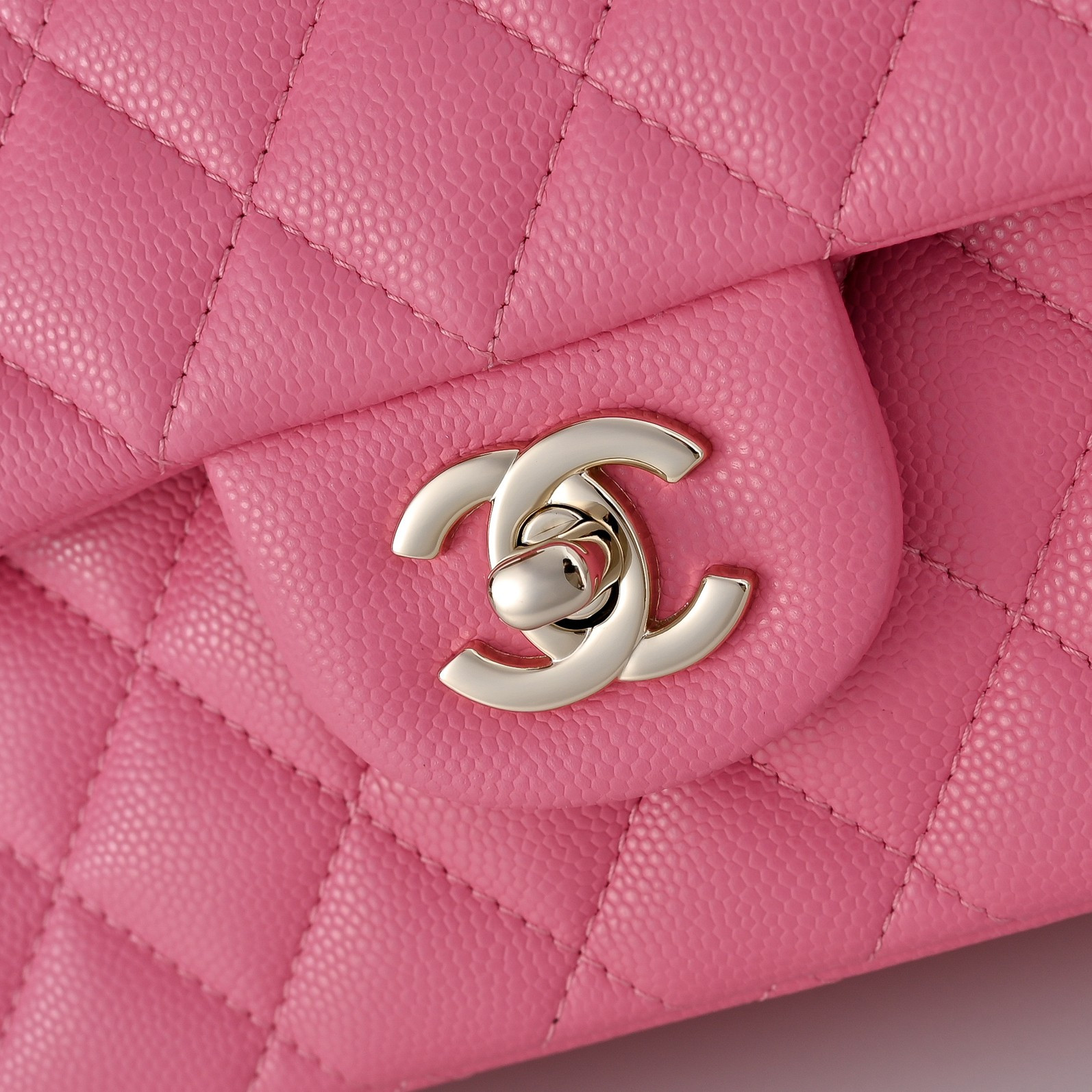 Ch**el classic flap handbag rose with light gold hardware and caviar leather a01113 23x14.5x6cm