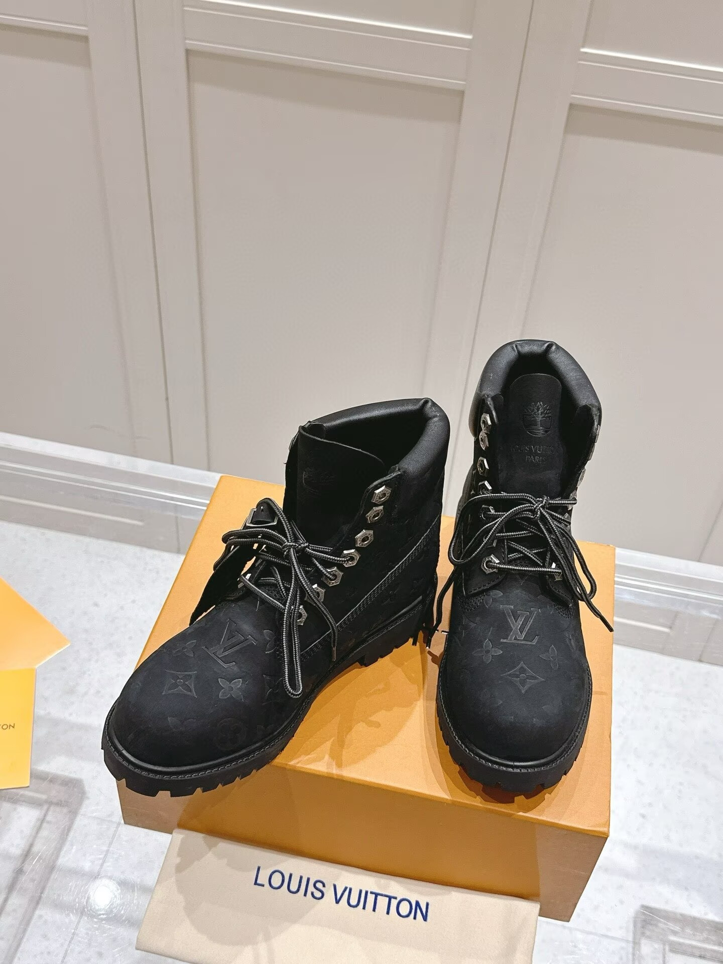 ua lv x Timb**1*nd ankle boots