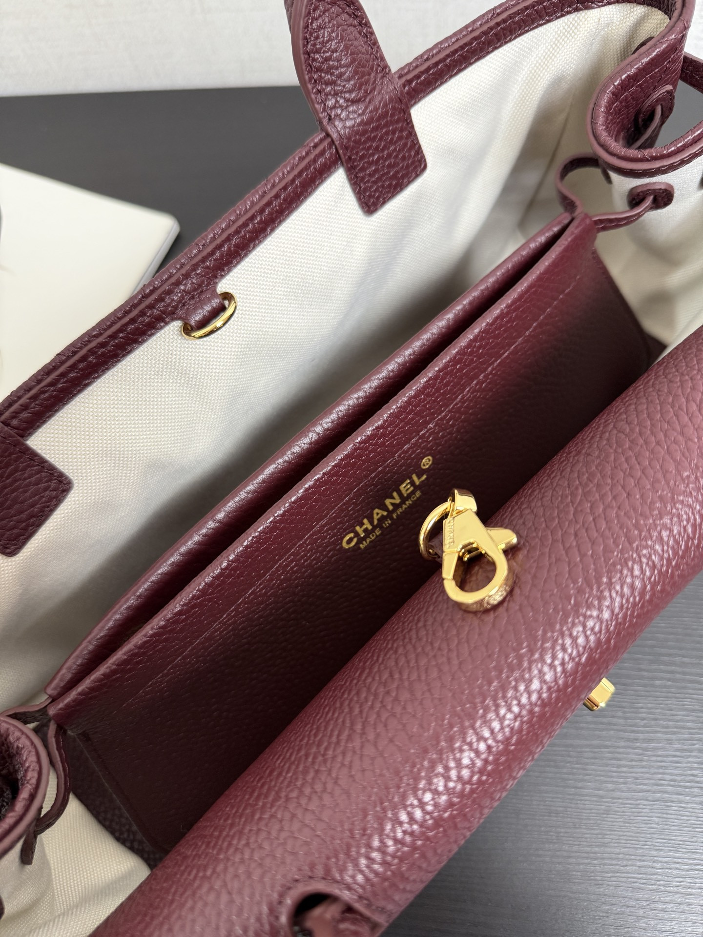 Ch**el small tote as6288 15x31x12cm