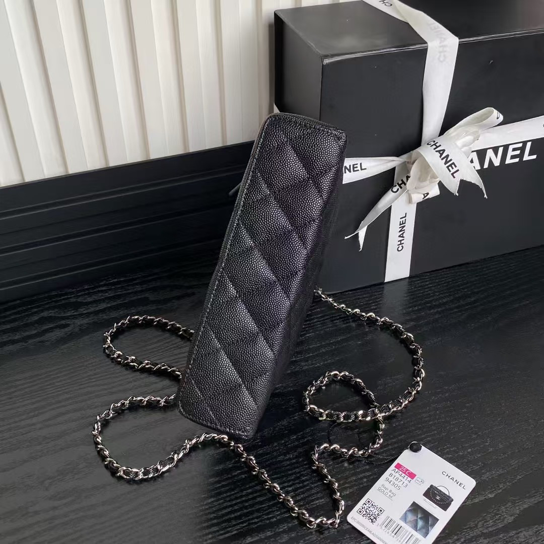 Ch**el with chain 14×18×3cm