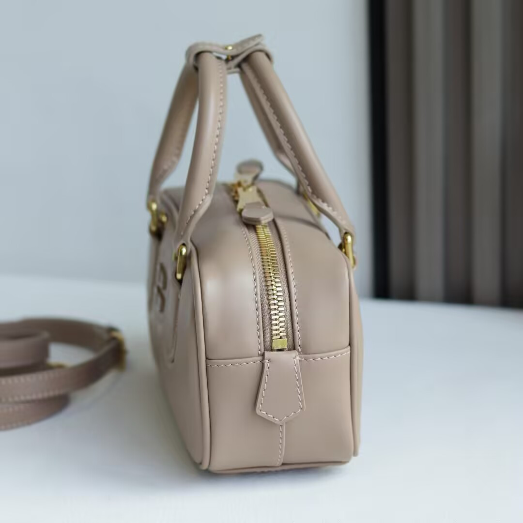 M1v M1v arcadie leather bag 10.5x22x7.5cm