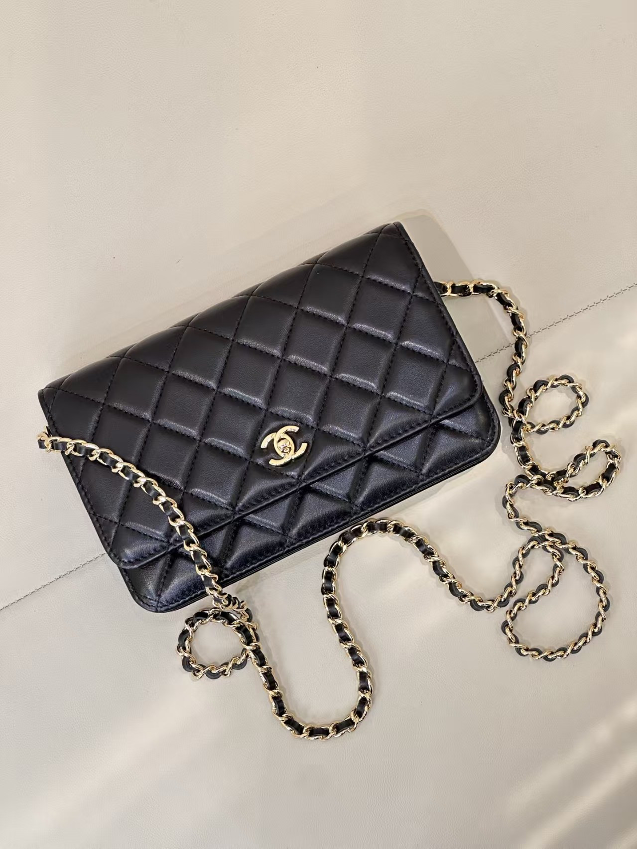 Ch**el WOC CLASSIC WALLET ON CHAIN 13x19cm