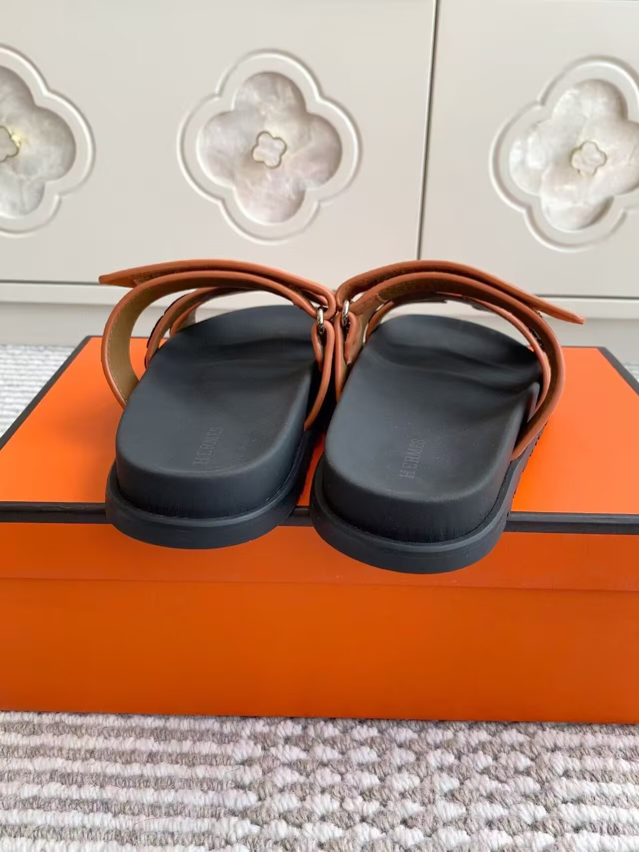 UA H**me5 Chypre Sandal