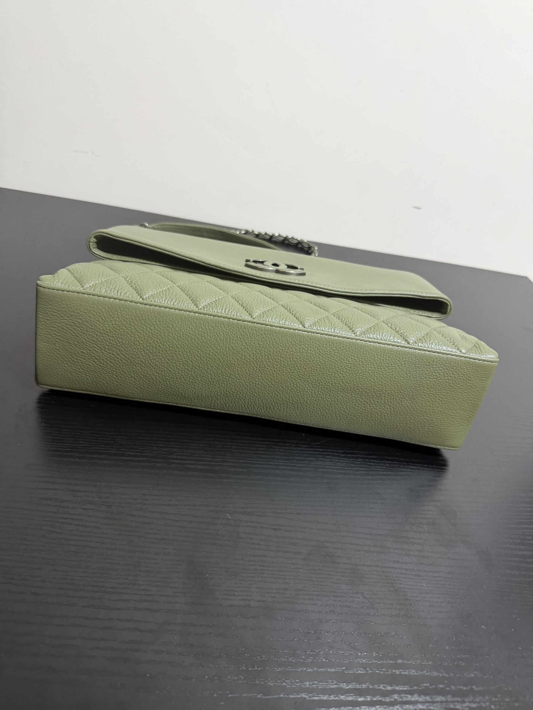Ch**el hampton flap handbag as7095 32x19x7.5cm