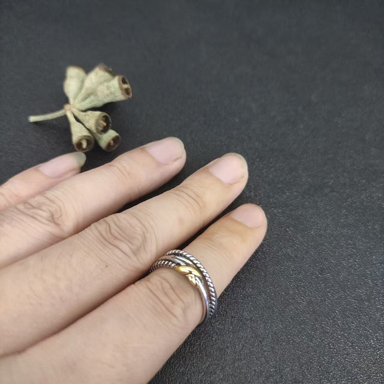 dau1d Yvrm*n x crossover band ring