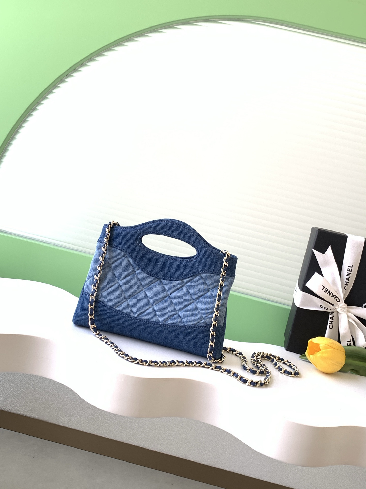 Ch**el clutch with chain ap3656 17x20.5x3.5cm