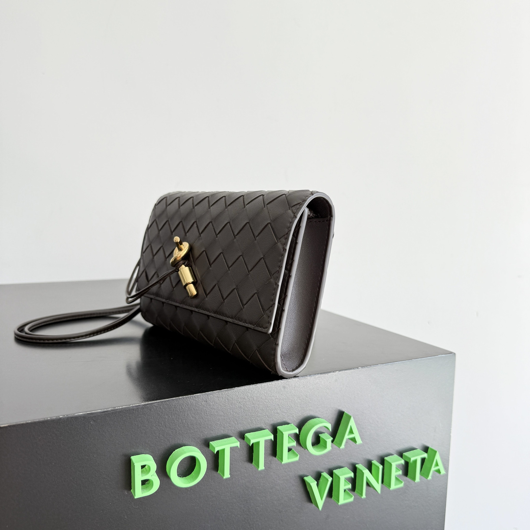 b0tte*a Ven*ta andiamo pouch on strap 19x12.6x2cm