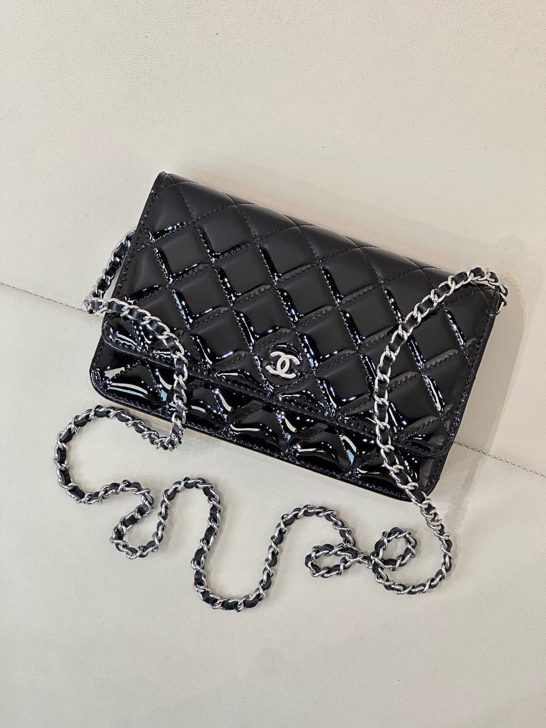 Ch**el woc classic wallet on chain 13x19x3cm