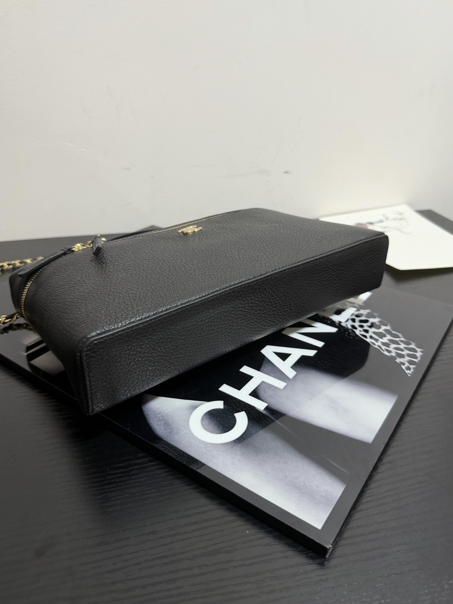Ch**el classic vanity with chain handbag ap6473 17x29x5cm