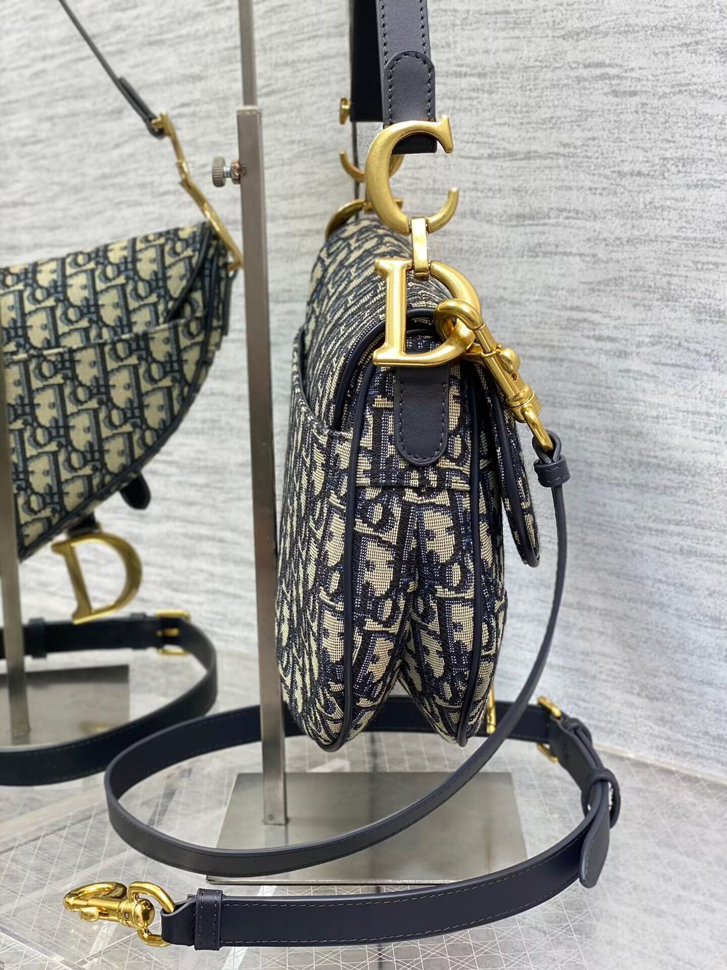 D10r Saddle Bag 25.5 ×20 x 6.5 cm