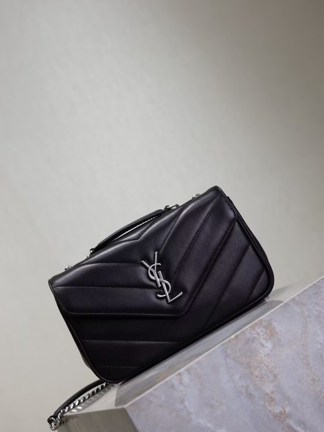 Y51 LOULOU small in MATELASSÉ lambskin 24x14x6cm