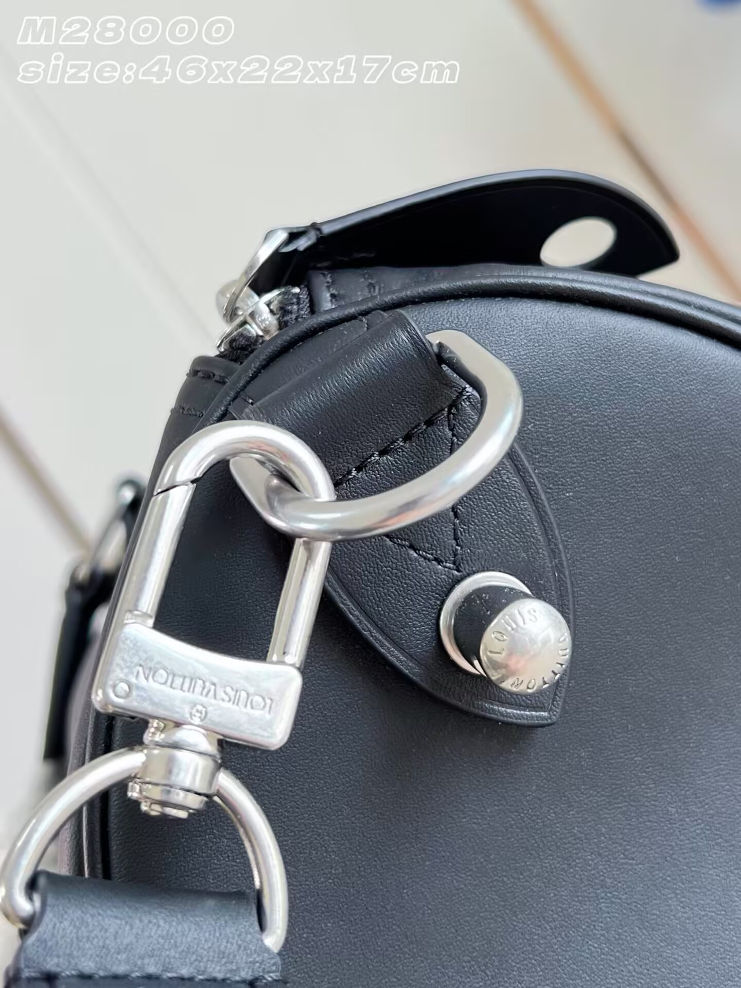 LV Needle Bag M28000 46 x 22 x 17 cm