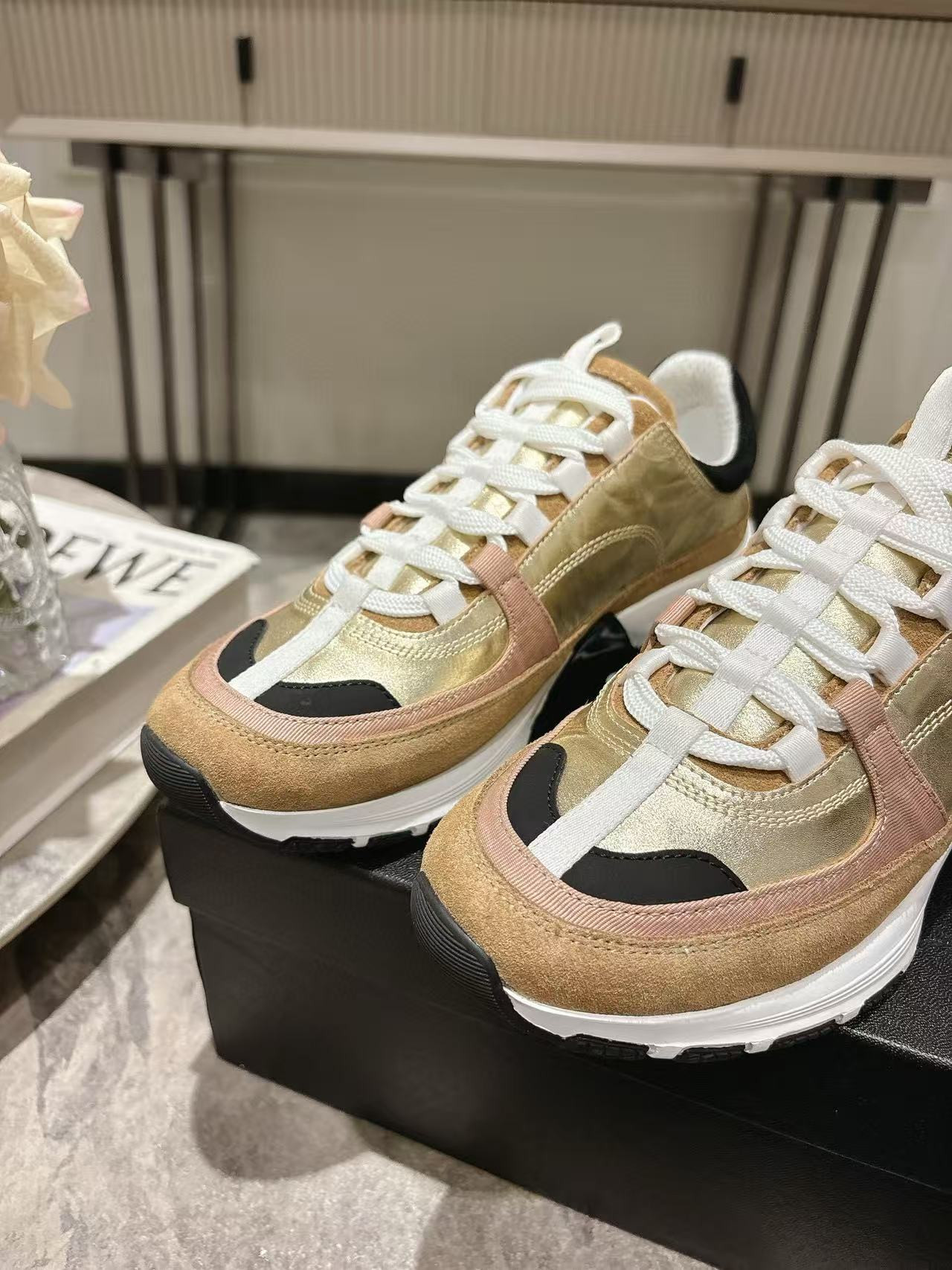 UA Ch**el SNEAKERS