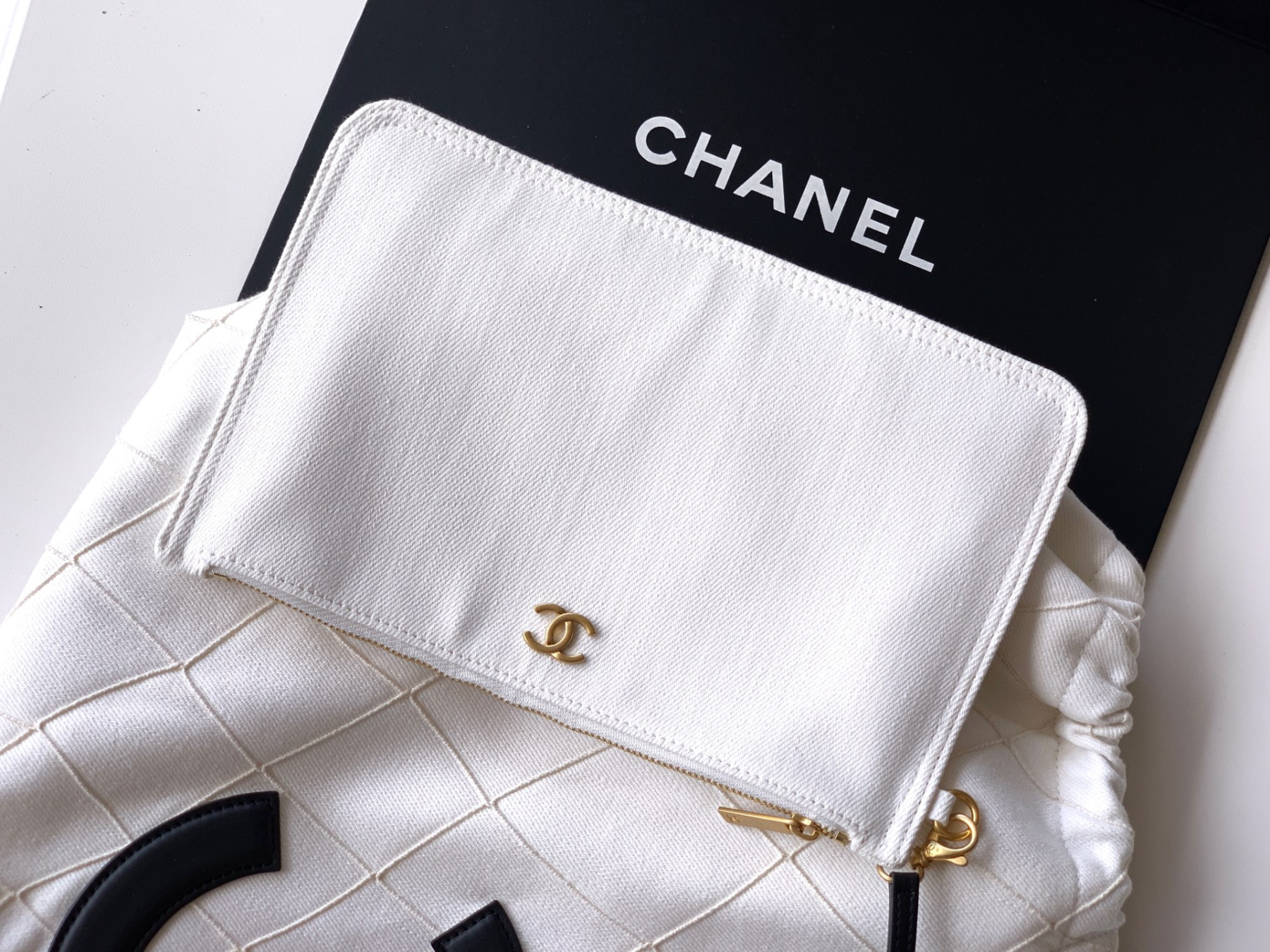 Ch**el small shopping bag as6191 20x43x17cm