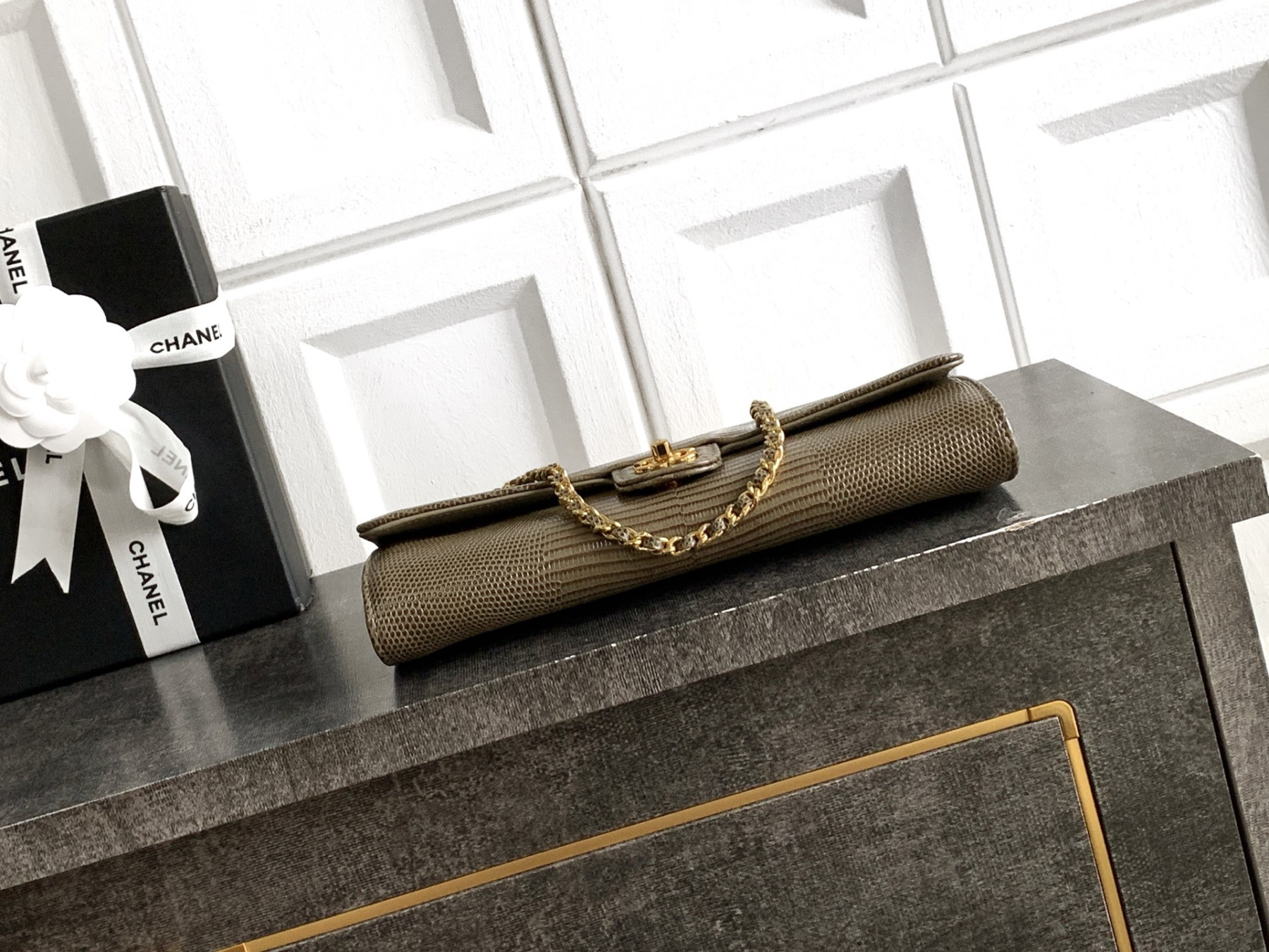 Ch**el clutch with chain ap5280 9.5x25x5cm