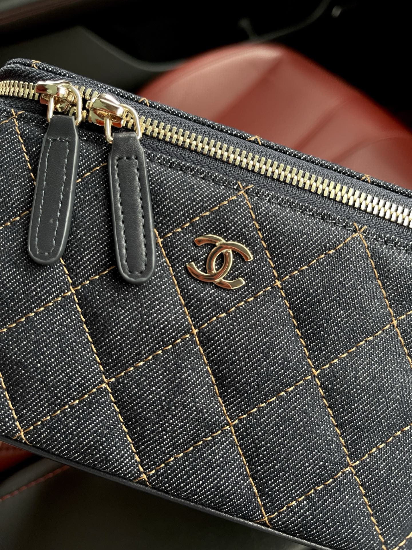 Ch**el clutch with chain 10x16x8cm (light gold buckle)
