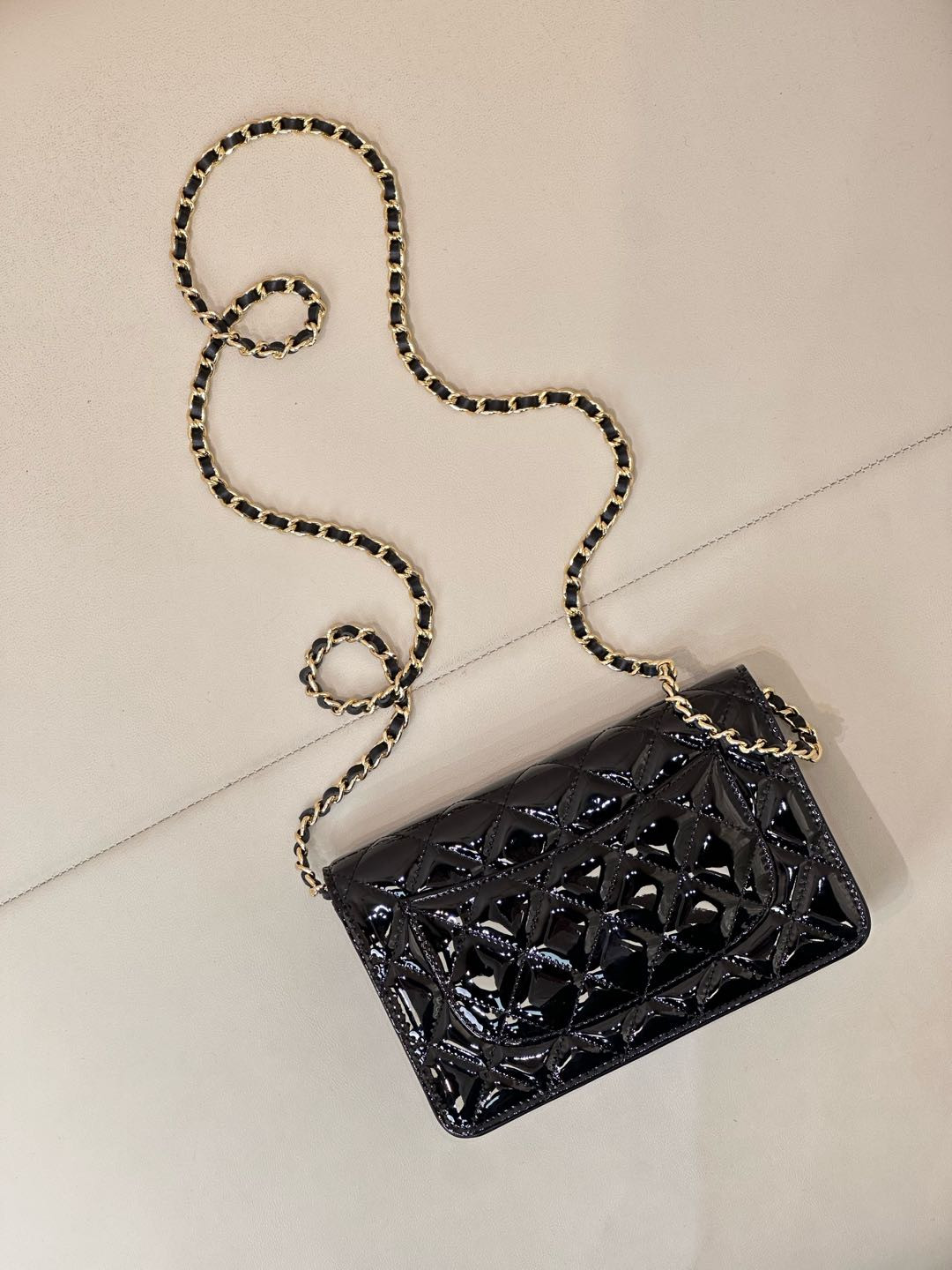 Ch**el woc classic wallet on chain 13x19x3cm