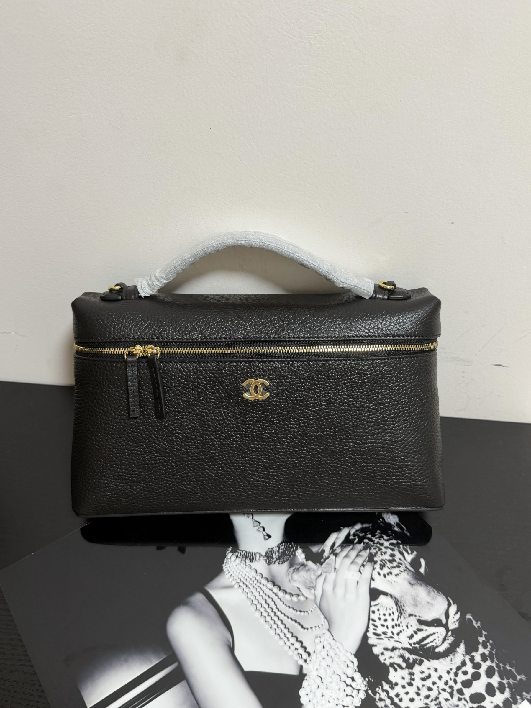 Ch**el classic vanity with chain handbag ap6473 17x29x5cm
