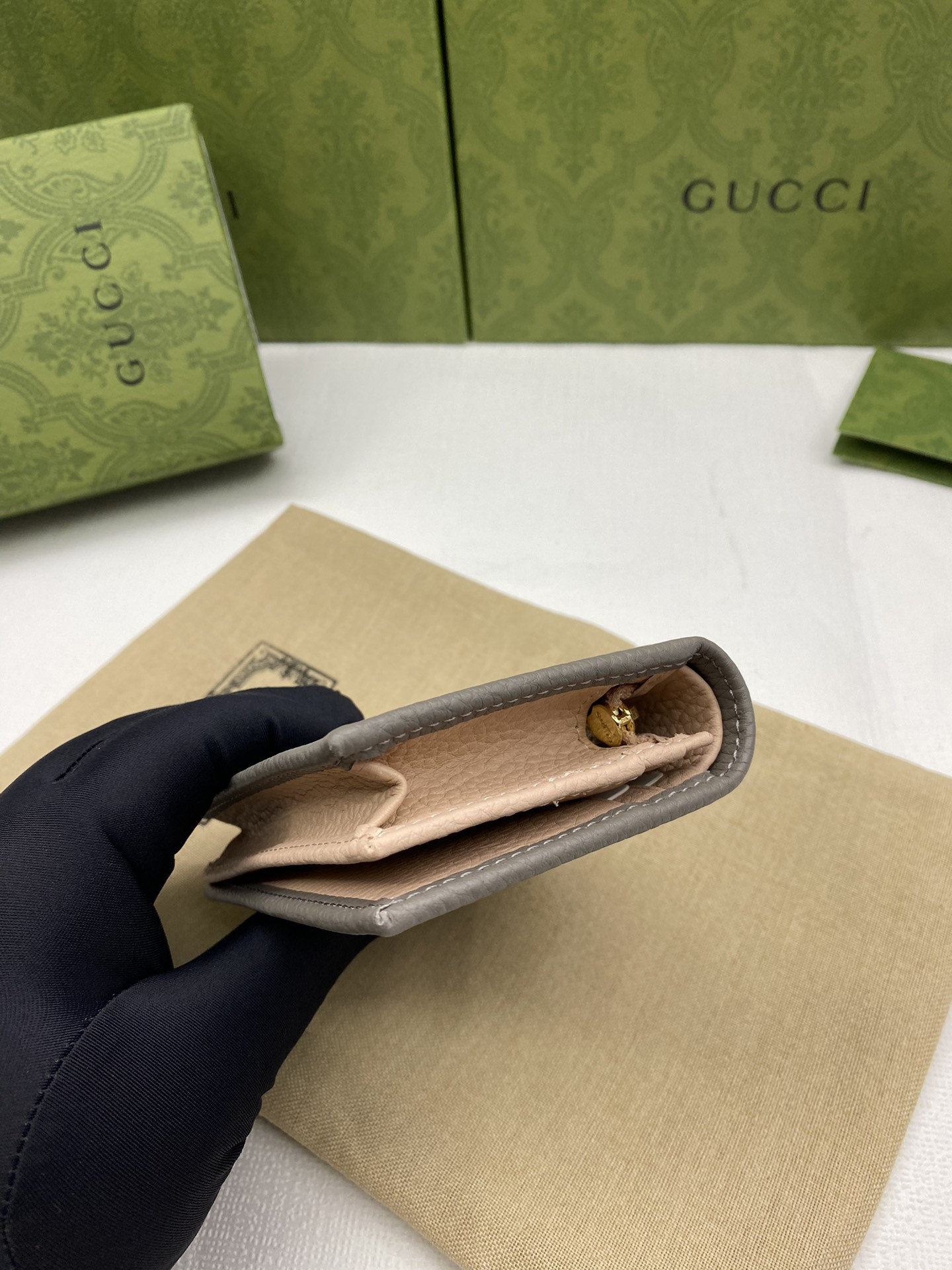Gvc*1 HUHU card wallet 11x8.5x3cm