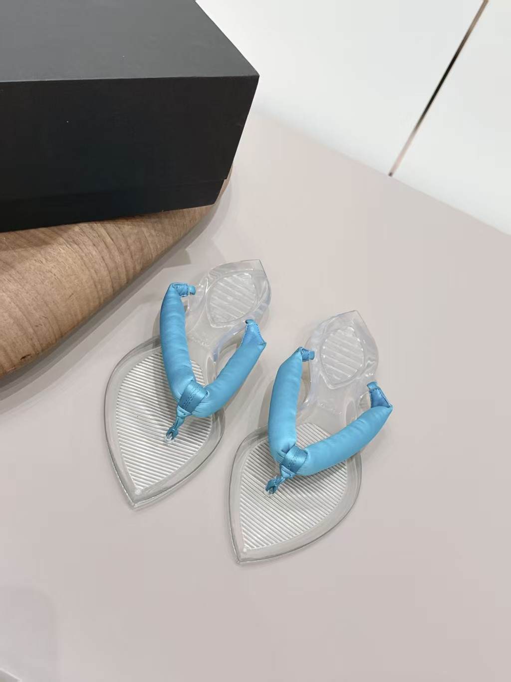 UA A1a1a INVISIBLE THONG Sandals