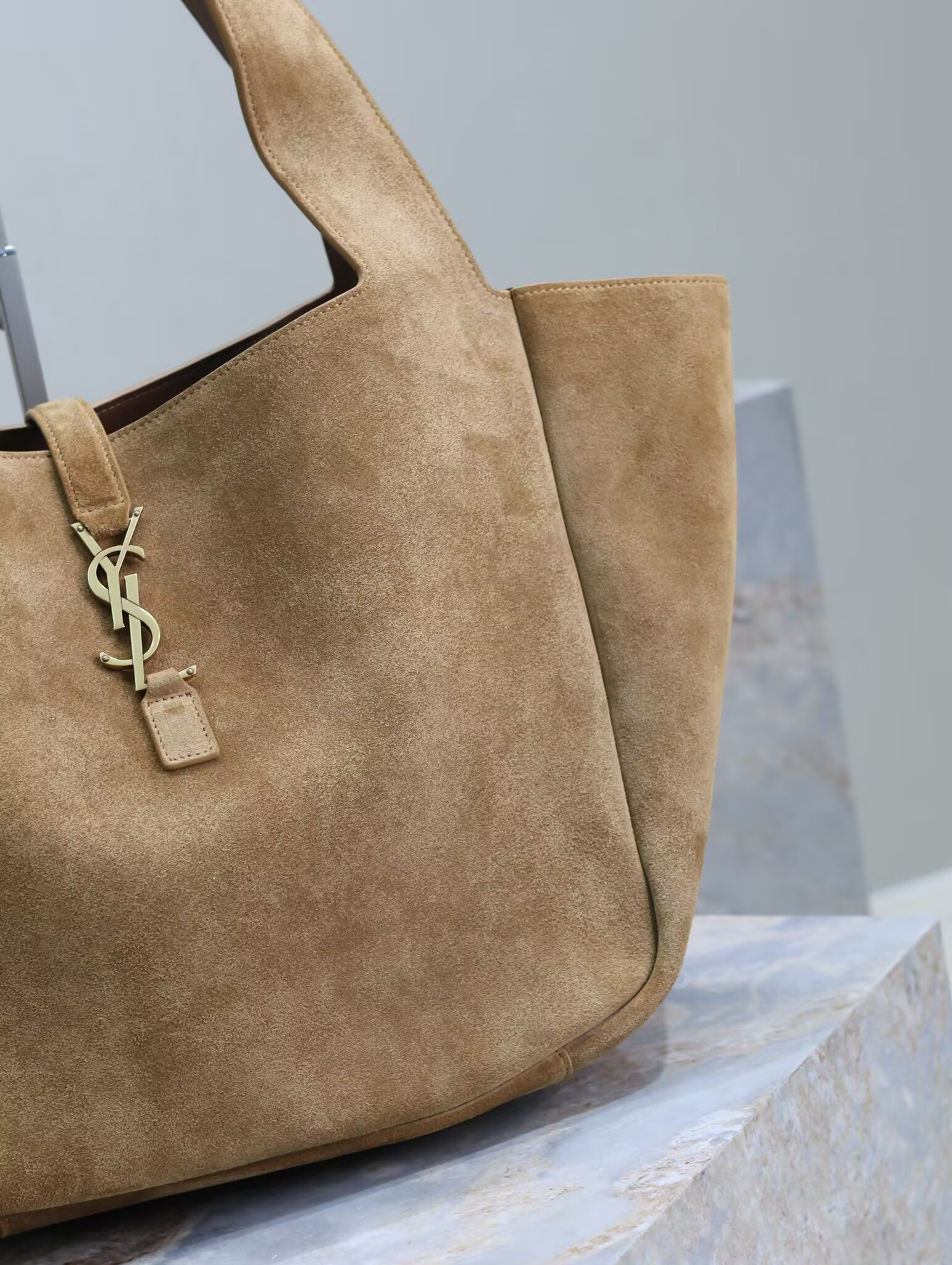 Y51 le 5 à 7 bea in suede 50×28×18cm
