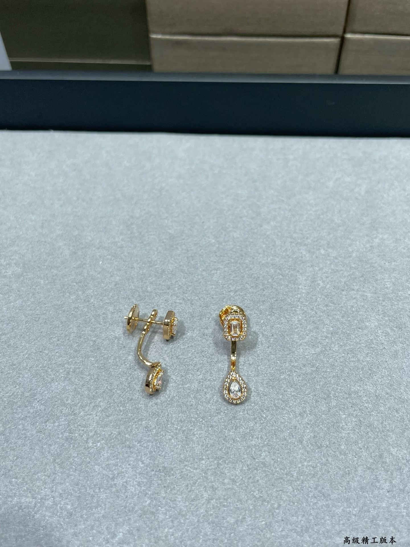 Mes1kaa earrings