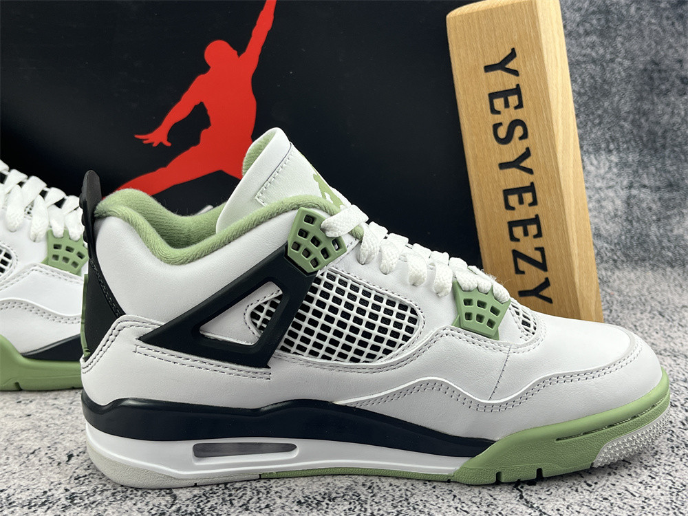 UA WMNS AIR JORDAN 4 RETRO 