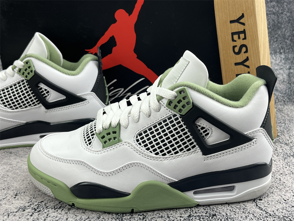 UA WMNS AIR JORDAN 4 RETRO 