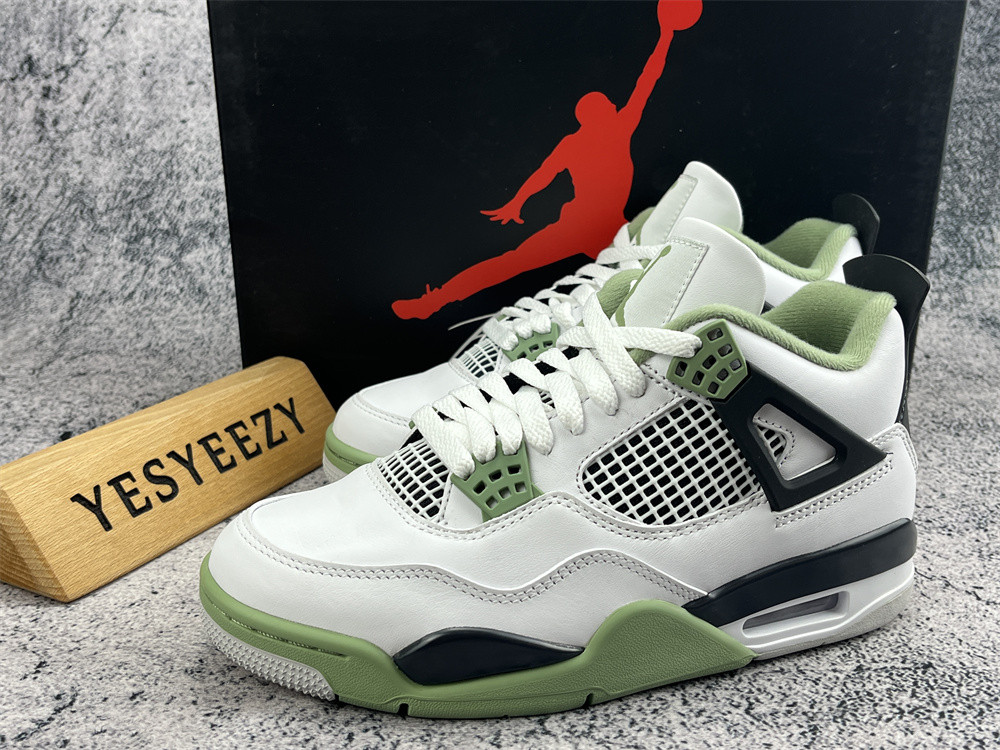UA WMNS AIR JORDAN 4 RETRO 