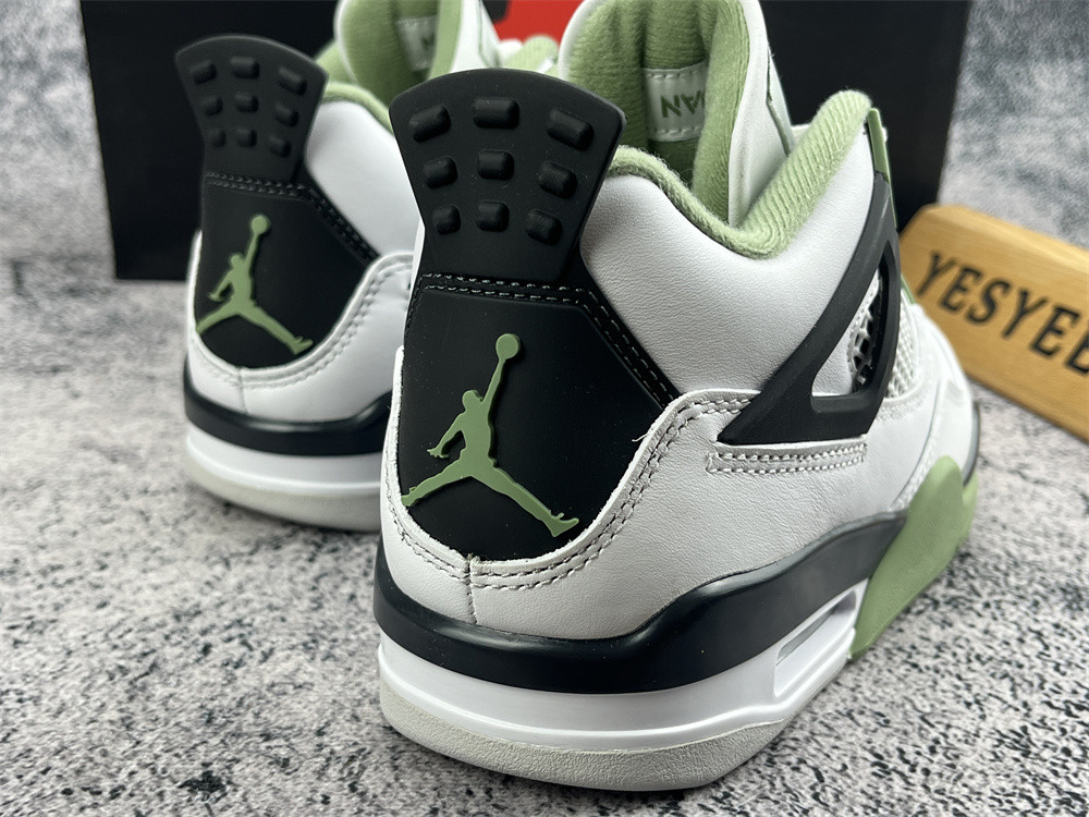 UA WMNS AIR JORDAN 4 RETRO 