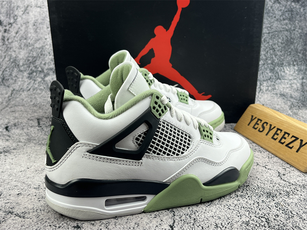 UA WMNS AIR JORDAN 4 RETRO 