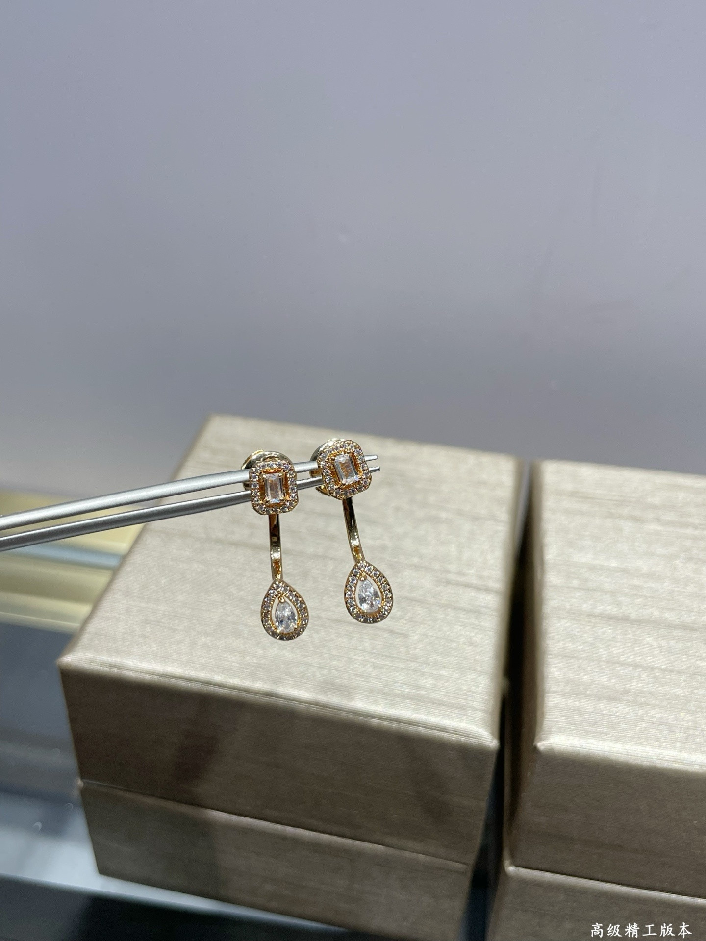Mes1kaa earrings