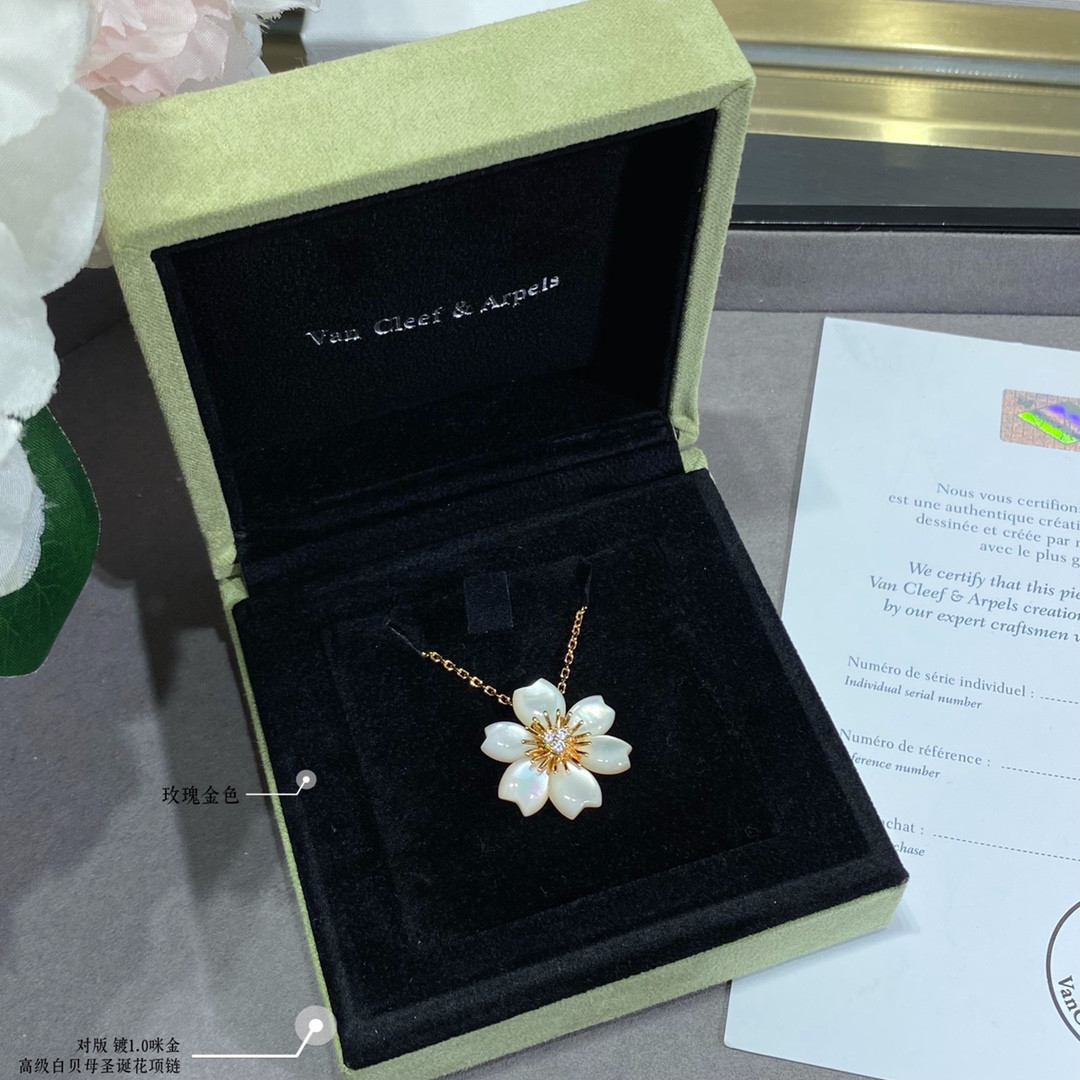 v*n cl**f & arpels preM1vm white fritillary christmas flower necklace