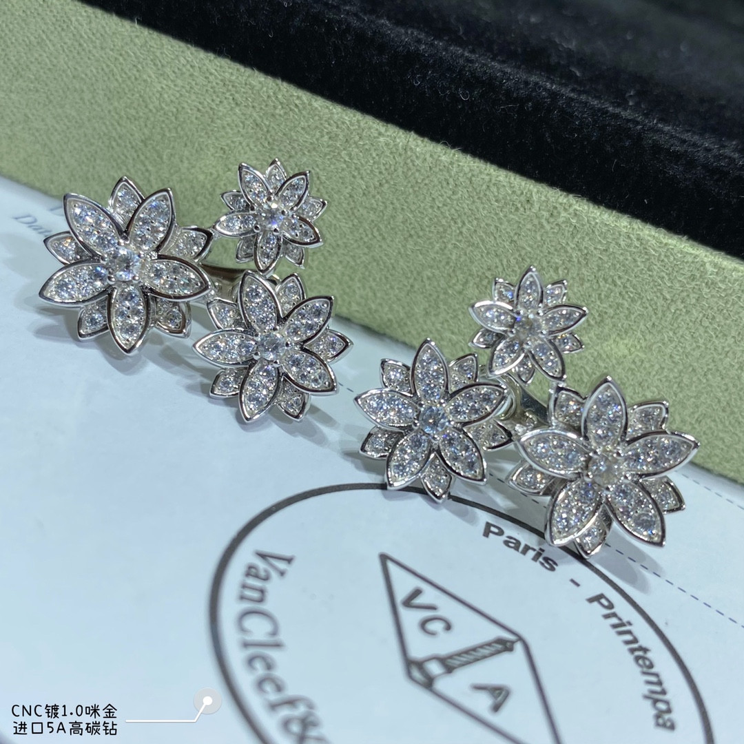 V*n Cl**f & Arpels lotus Earrings