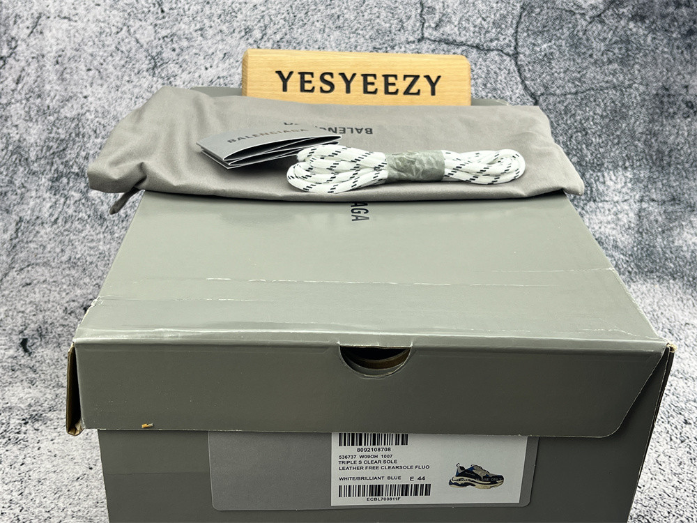 UA TRIPLE S CLEAR SOLE WHITE BRILLIANT BLUE
