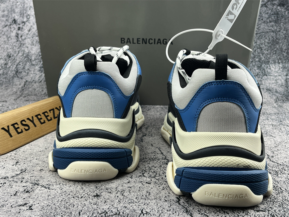 UA TRIPLE S CLEAR SOLE WHITE BRILLIANT BLUE