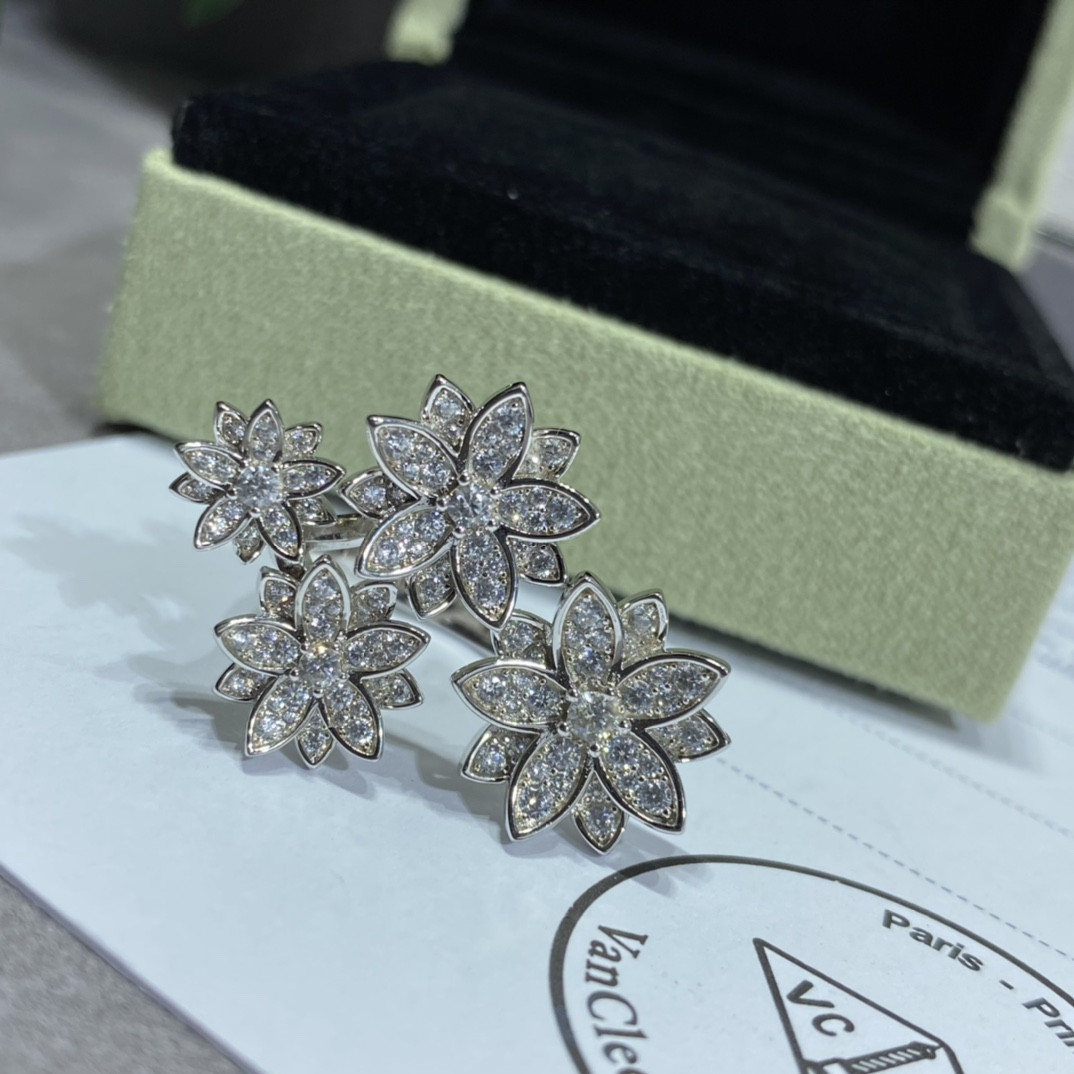 V*n Cl**f & Arpels lotus Ring