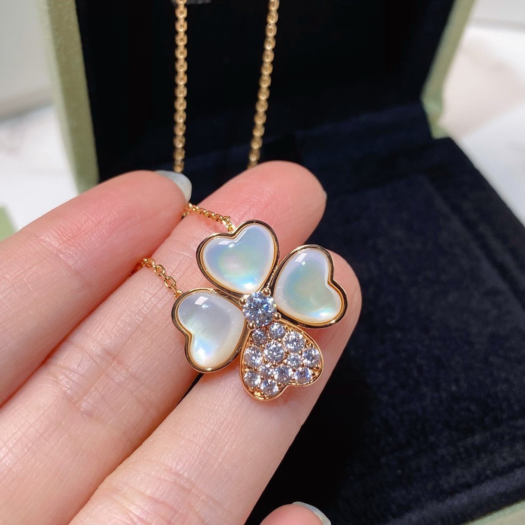 V*n Cl**f & Arpels four-leaf clover necklace
