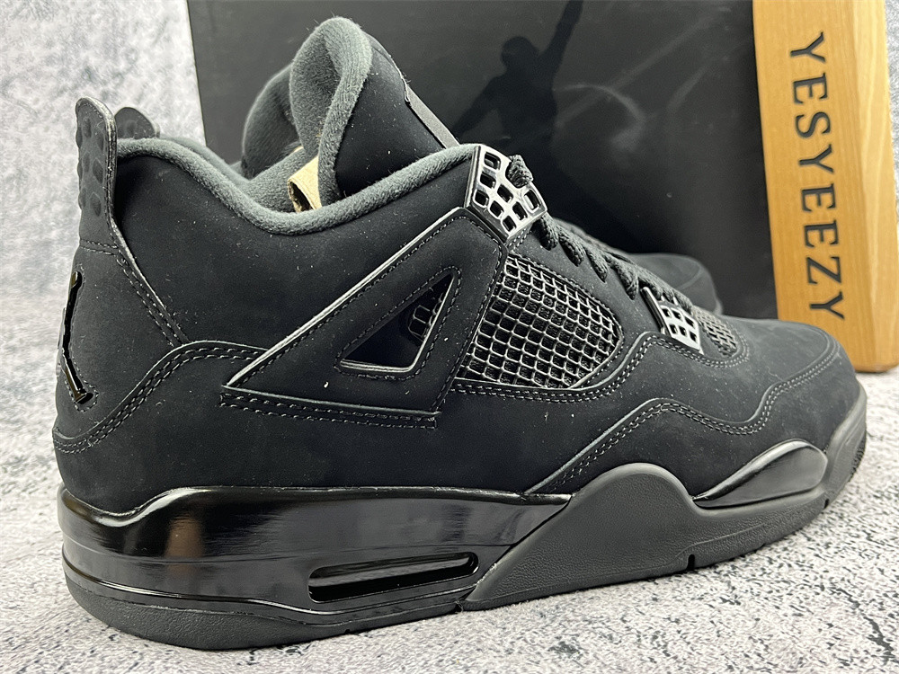 UA AIR JORDAN 4 RETRO 