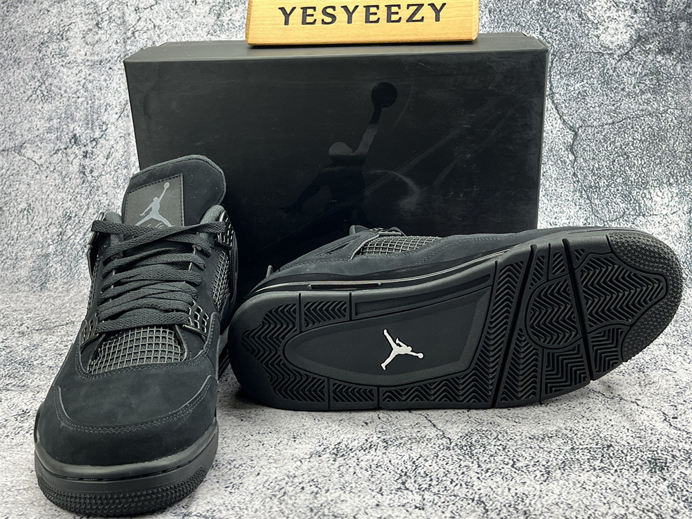 UA AIR JORDAN 4 RETRO 