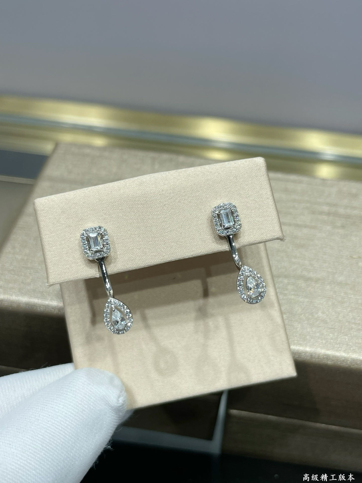 Mes1kaa earrings