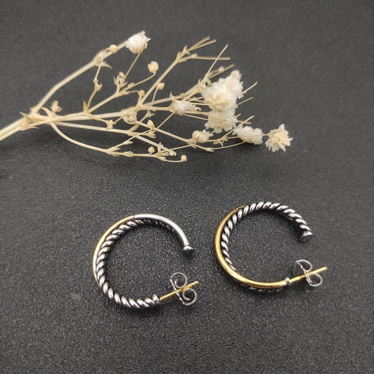 dau1d Yvrm*n lemniscate earrings(inner diameter about 2cm)
