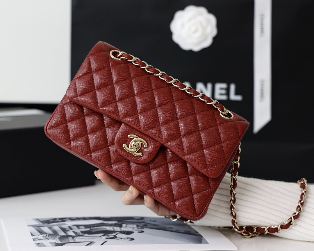 Ch**el Classic Handbag in Grained Litchi Pattern Calfskin & Gold-Tone Metal 15.5 × 25.5 × 6.5 cm